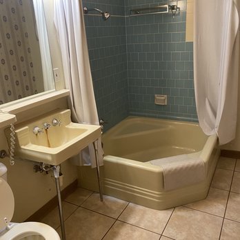 Havasu Springs Resort - Bathroom. Nice tub. Shower only fixtures. - Vacation Rentals Near Me - Parker, Arizona