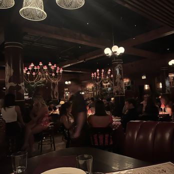Trivoli Tavern - Dining room vibe - American Near Me - Chicago, Illinois Trivoli Tavern - Dining room vibe - American Near Me - Chicago, Illinois