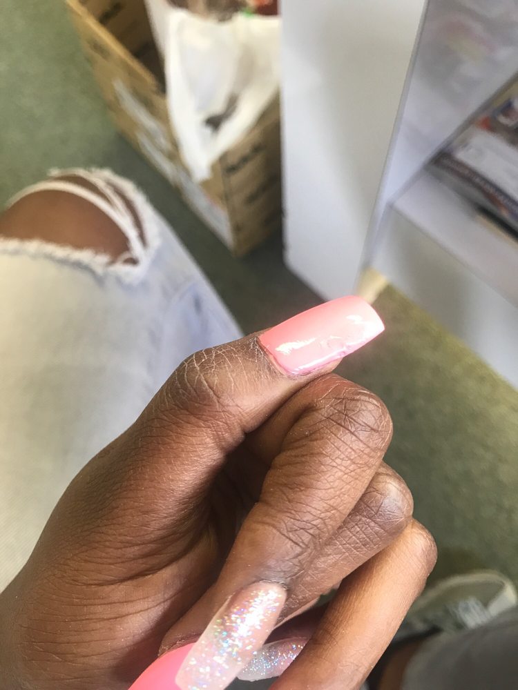 T & T Nail Salon Logo