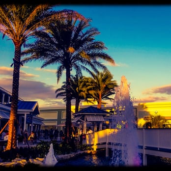 Tampa Premium Outlets - Bridge to walk to the other side - Outlet Stores Near Me - Lutz, Florida Tampa Premium Outlets - Bridge to walk to the other side - Outlet Stores Near Me - Lutz, Florida