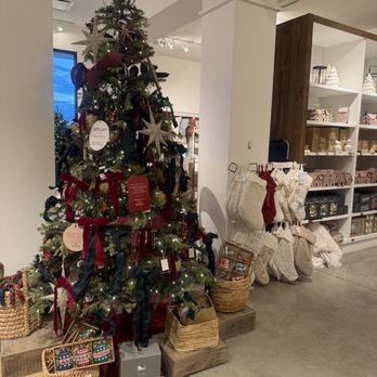 Pottery Barn - Furniture Stores Near Me - Hackensack, New Jersey