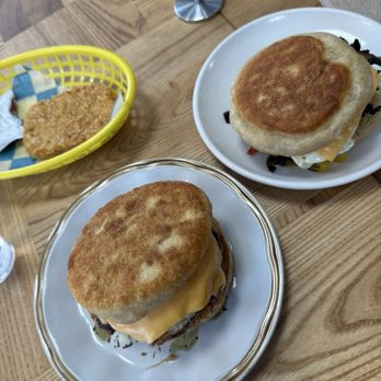 Loaf Lounge - Sausage breakfast sandwich, veggie breakfast sandwich, hashbrown - Cafes Near Me - Chicago, Illinois