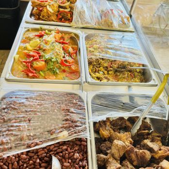El Carbonero Restaurant - Como preparada a toda hora a la vista incluyendo nuestros populares platos de pollo guisado y chicharrones crujientes. - Restaurants Near Me - Elizabeth, New Jersey El Carbonero Restaurant - Como preparada a toda hora a la vista incluyendo nuestros populares platos de pollo guisado y chicharrones crujientes. - Restaurants Near Me - Elizabeth, New Jersey