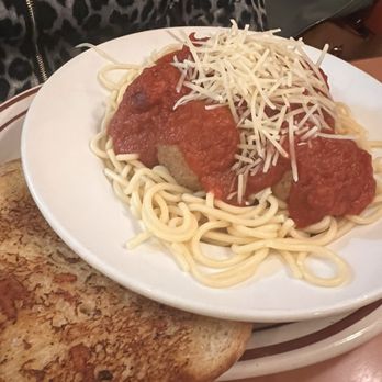 Coral Cafe - Spaghetti and meatballs with garlic bread - American Near Me - Burbank, California