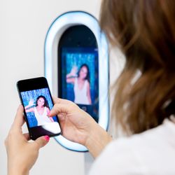 Miami Fotobooth - Easy to share digital photos via sms or email