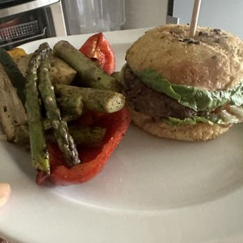Ketodelia Keto Restaurant - Burger and grilled veggie - Gluten-Free Near Me - Toronto, Ontario