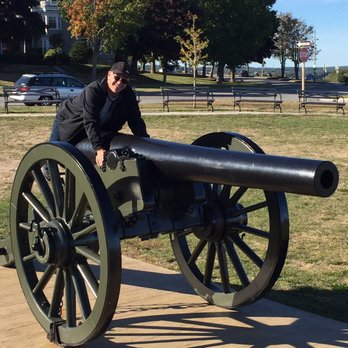 Fort Allen Park - The man and his cannon - Parks Near Me - Portland, Maine Fort Allen Park - The man and his cannon - Parks Near Me - Portland, Maine