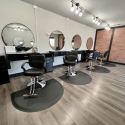 Utopia Spa & Salon - Salon stations