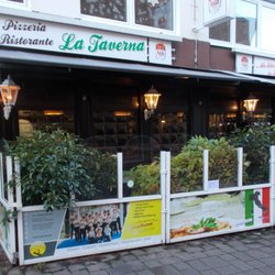 La-Taverna - Außenansicht im Herbst