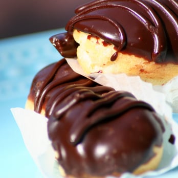 C'est Si Bon Bakery - Mini Éclair - Bakeries Near Me - San Jose, California