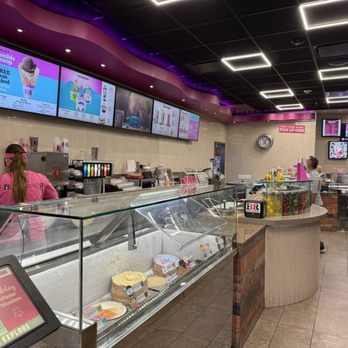 Baskin-Robbins - Inside - Ice Cream & Frozen Yogurt Near Me - Burbank, California Baskin-Robbins - Inside - Ice Cream & Frozen Yogurt Near Me - Burbank, California