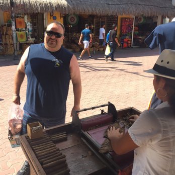 Cigar Factory - Out front with the roller. - Tobacco Shops Near Me - Playa del Carmen, ROO