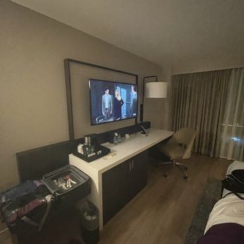 Emory Conference Center Hotel - Room, tv, fridge & desk - Hotels Near Me - Atlanta, Georgia Emory Conference Center Hotel - Room, tv, fridge & desk - Hotels Near Me - Atlanta, Georgia
