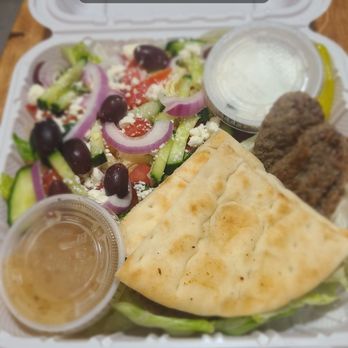 Three Daughter - Gyro platter with salad - Mediterranean Near Me Three Daughter - Gyro platter with salad - Mediterranean Near Me