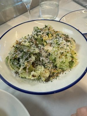 Roberto's Deluxe Oysters and Fine Fish by null