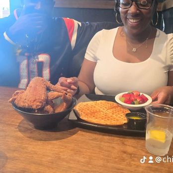 Rob Ben’s Restaurant & Lounge - Roscoe's Chicken and Waffles - Soul Food Near Me - Emeryville, California Rob Ben’s Restaurant & Lounge - Roscoe's Chicken and Waffles - Soul Food Near Me - Emeryville, California
