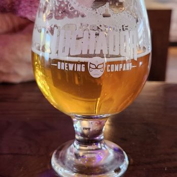 Luchador Brewing - Macho Hop Man 6.5% ABV - Breweries Near Me - Cathedral City, California
