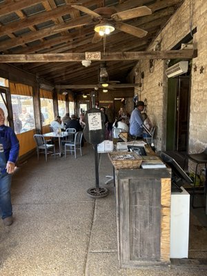 Hondo's On Main by null