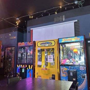 Gizmo's Retrocade & Eatery - Fast Food Near Me - Astoria, Oregon Gizmo's Retrocade & Eatery - Fast Food Near Me - Astoria, Oregon