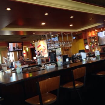 Applebee's Grill + Bar - Sunday afternoon enjoying dinner - American Near Me - Lapeer, Michigan