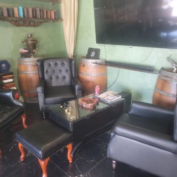 La Casa Cigar Lounge - Cigar Bars Near Me - North Hollywood, California