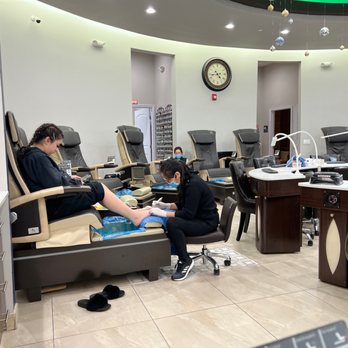 Cute-Icle Nails & Spa - The chairs are very comfortable with massage settings. - Nail Salons Near Me - Surprise, Arizona
