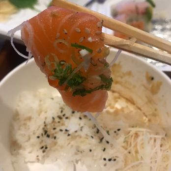 Mama M Sushi - Salmon Donburi - Japanese Near Me - Pasadena, California