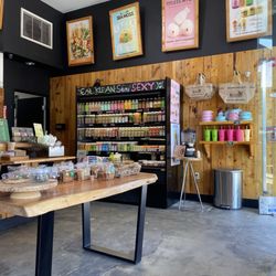 Kreation Juicery & Avoholic Bar - Inside