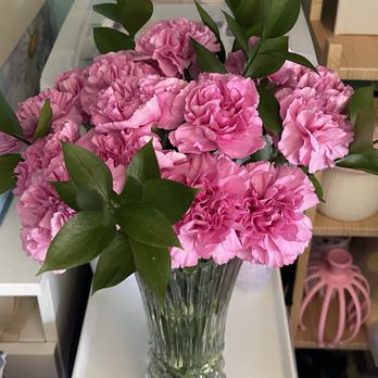 The Willow Flowers - Pretty carnations color! - Floral Designers Near Me - San Jose, California The Willow Flowers - Pretty carnations color! - Floral Designers Near Me - San Jose, California