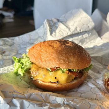 ONOH’S Malasada Co - Bbq bacon burger - Donuts Near Me - Pleasant Grove, Utah