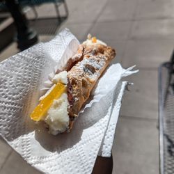 Aria Super Market & Bakery - That's a good cannoli