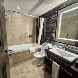 Holiday Inn Galleria Manila