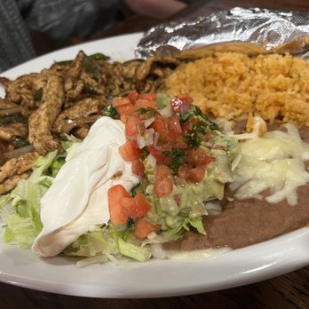 El Patron - Chicken fajita, rice, and refried beans. - Mexican Near Me - Lewisburg, Tennessee El Patron - Chicken fajita, rice, and refried beans. - Mexican Near Me - Lewisburg, Tennessee