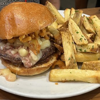 Union On Yale - Jammin' Burger & Frites - New American Near Me - Claremont, California Union On Yale - Jammin' Burger & Frites - New American Near Me - Claremont, California