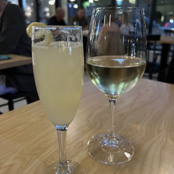 Clyde's Fine Diner - drinks - Diners Near Me - Des Moines, Iowa