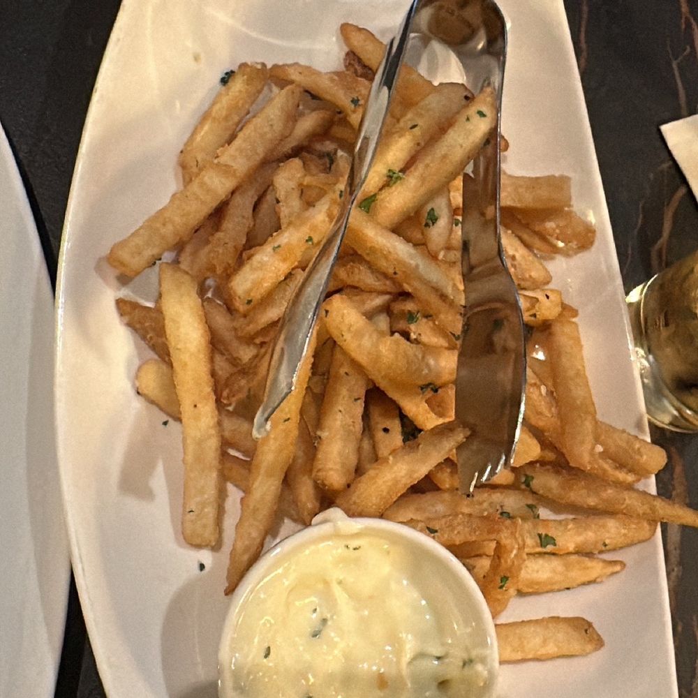High Cotton - Truffle fries - Cocktail Bars Near Me - Charleston, South Carolina High Cotton - Truffle fries - Cocktail Bars Near Me - Charleston, South Carolina