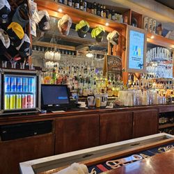 Bootleggers Inn - Bar set up