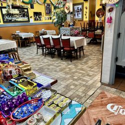 El Refin Mexican Resturant - Inside