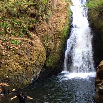 Bridal Veil Falls - Hiking Near Me - Corbett, Oregon Bridal Veil Falls - Hiking Near Me - Corbett, Oregon