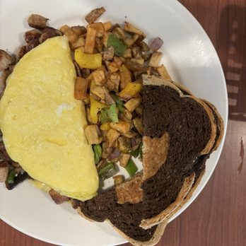 The Rustic Table - Omelette with country potatoes and rye toast. - New American Near Me - Emigrant Gap, California