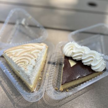 Blond Giraffe Key Lime Pie Factory - Key lime meringue and chocolate key lime - Desserts Near Me - Tavernier, Florida Blond Giraffe Key Lime Pie Factory - Key lime meringue and chocolate key lime - Desserts Near Me - Tavernier, Florida