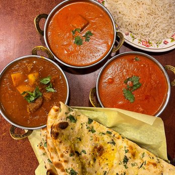 Raavi - Chicken Tikka Masala Curry , Lamb Vindaloo Curry , Paneer Tikka Masala - Indian Near Me - San Francisco, California