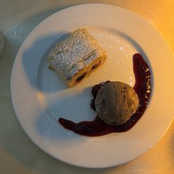 Melange - Semolina strudel with chocolate ice cream