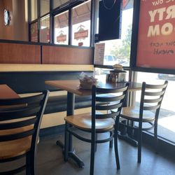 Mountain Mike's Pizza - Dirty table never cleaned up.