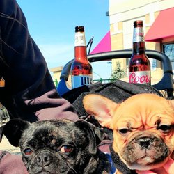 Heartbreakers Bar &Grill - Pet Friendly Patio