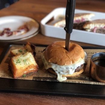 Farmhouse Cafe - Gourmet Burger - Breakfast & Brunch Near Me - Honolulu, Hawaii
