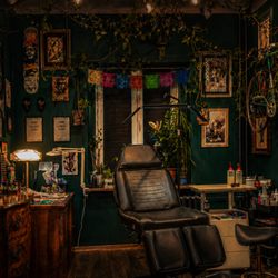 Szerytattoo - Stanowisko pracy Aldony "Szery" Reyman w studiu tatuażu Szerytattoo.