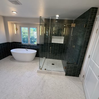 L&E Construction Group - Marble floor tile south standing bathtub walk-in showers with subway tile - General Contractors Near Me - Santa Ana, California L&E Construction Group - Marble floor tile south standing bathtub walk-in showers with subway tile - General Contractors Near Me - Santa Ana, California