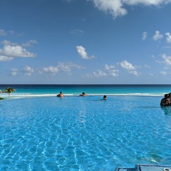 Live Aqua Resort - Infinity pool - Resorts Near Me - Cancún, ROO