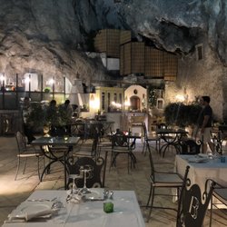 Badia di Santa Maria de’Olearia - The dining space.